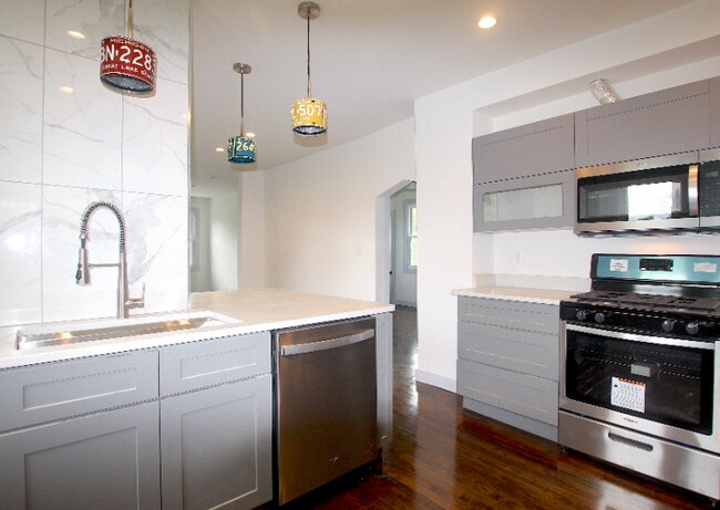 Building Photo - 4422 Maxwell St