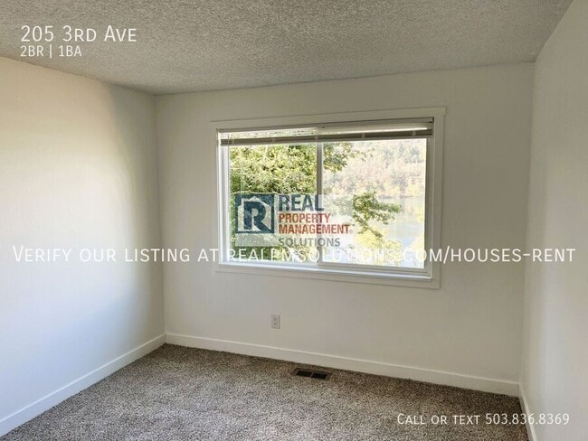 Building Photo - 205 3rd Ave