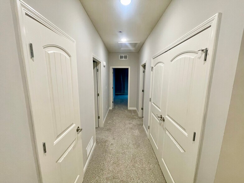 Building Photo - 1525 Residence Dr