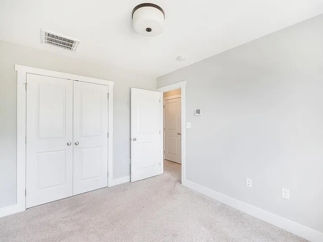 Building Photo - 186 Sunburst Villa Dr