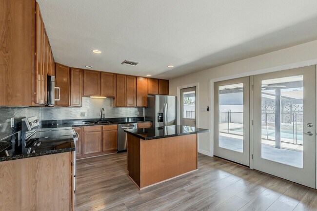 Building Photo - Three bedrooms and POOL in South Scottsdale!