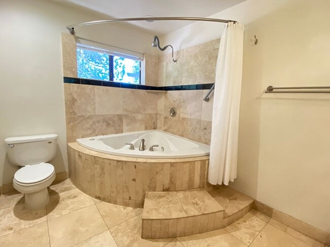 Building Photo - 2285 Sanborn Dr