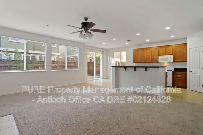 Building Photo - 2446 Mojave Dr
