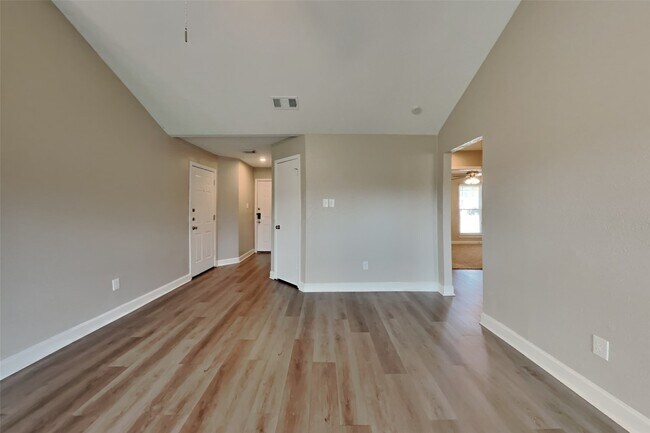 Building Photo - 216 Tara Plantation Dr