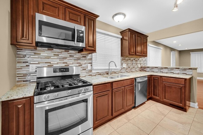 Building Photo - 303 N Harvey St