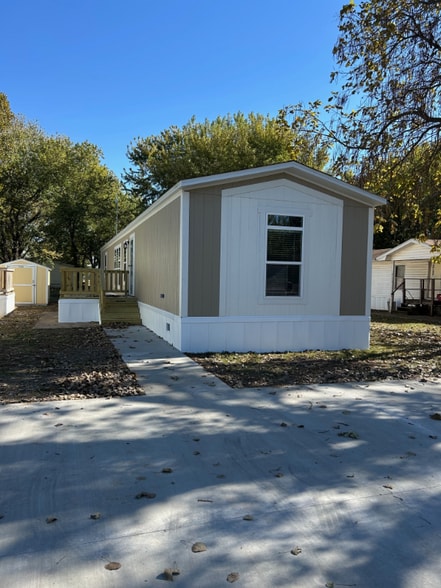 Building Photo - 161 Sawyer St