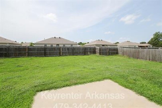 Building Photo - Beautiful East Fayetteville 3 bedroom/2 bath home!