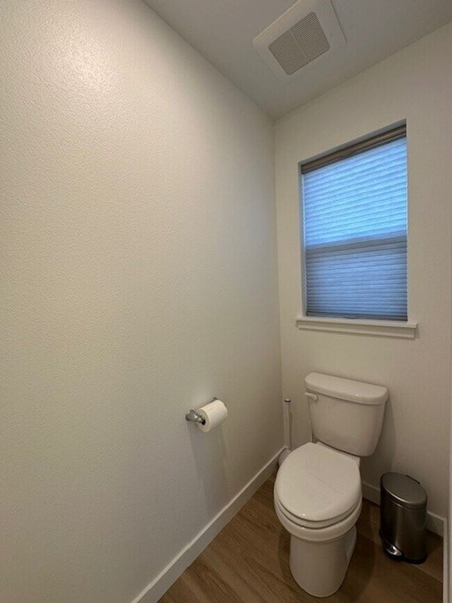 Building Photo - MOVE IN SPECIAL - Beautiful Newer 3 Bedroom / 2 Bath Home in NE Madras