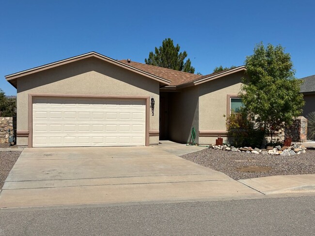 Primary Photo - Santa Teresa Beauty 3 Bedrooms plus 2 and ...