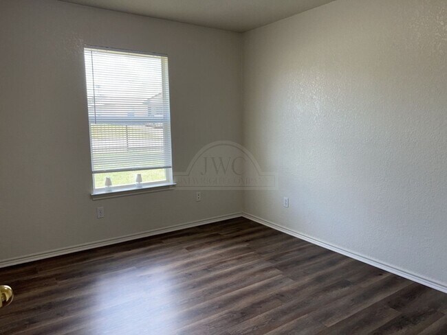 Building Photo - 2601 Lucille Dr