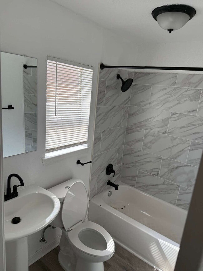 Building Photo - Newly Renovated Beautiful Home Close to So...