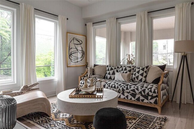 Building Photo - 724 Charles Allen Dr NE