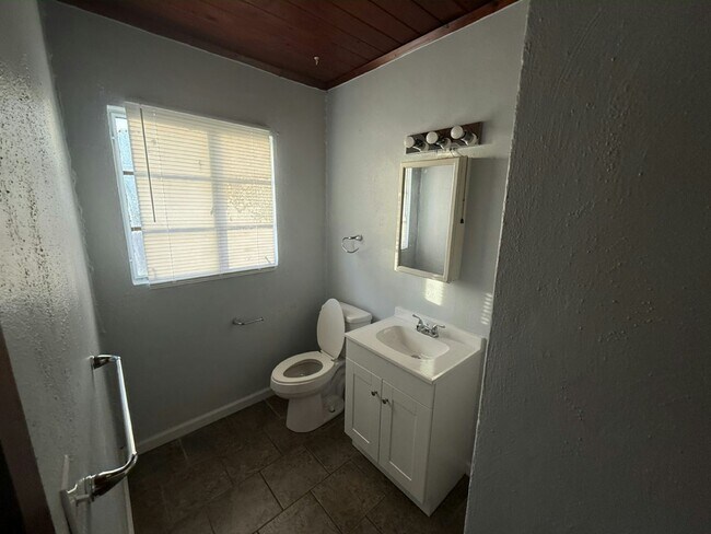 Building Photo - 8801 E Moonrise Ln
