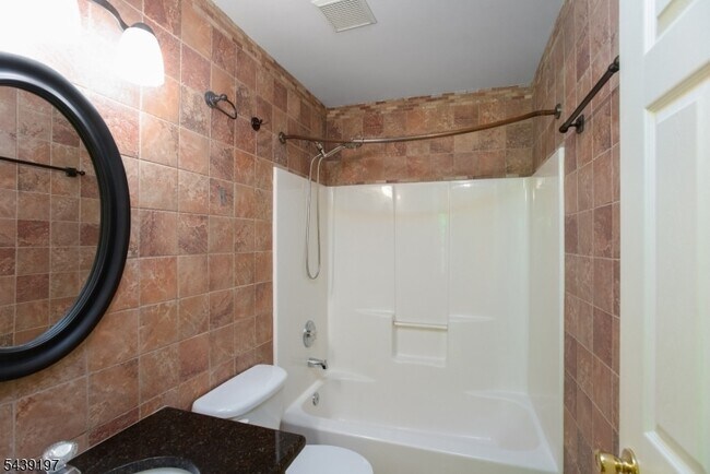 Building Photo - 106 Wallace Ct