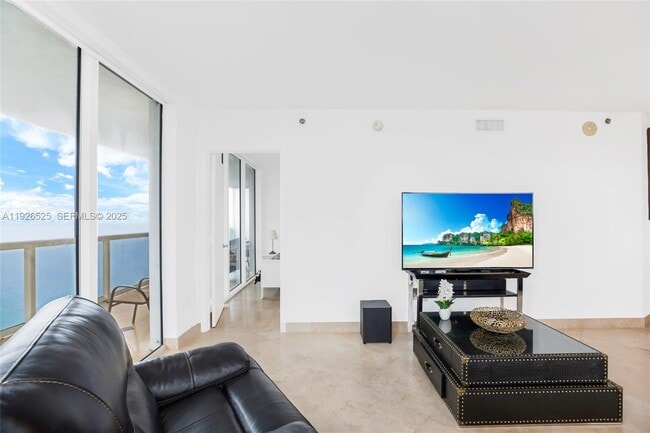 Building Photo - 1830 S Ocean Dr