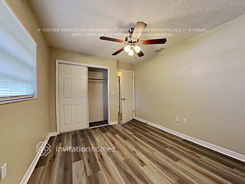 Building Photo - 620 Swallow Dr