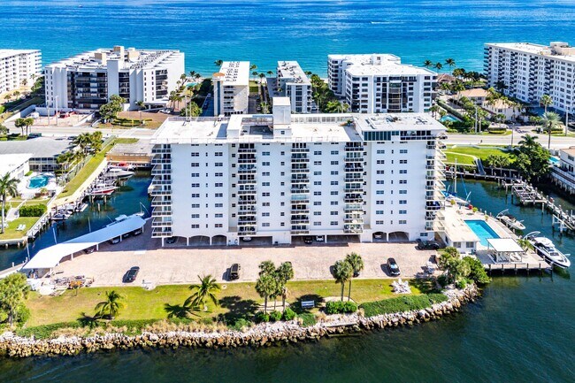 Building Photo - 1160 Hillsboro Mile