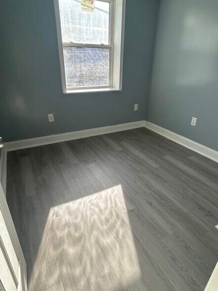 Building Photo - 6023 Summer St