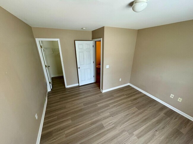 Building Photo - 9 Stonefield Ln