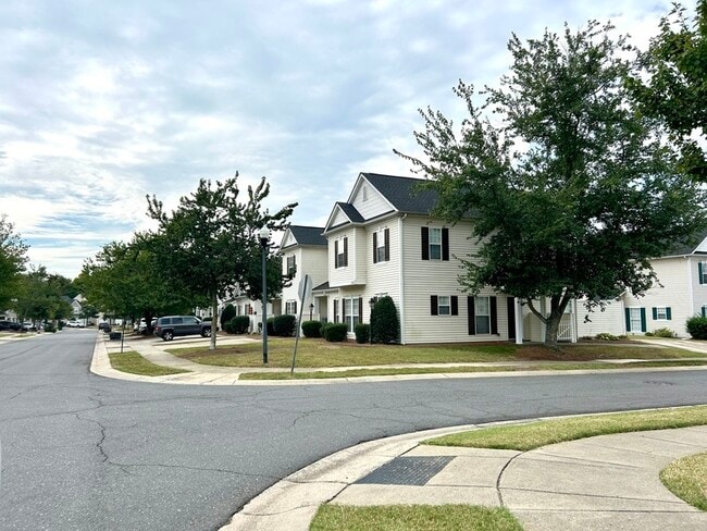 Building Photo - 14742 Lions Pride Ct