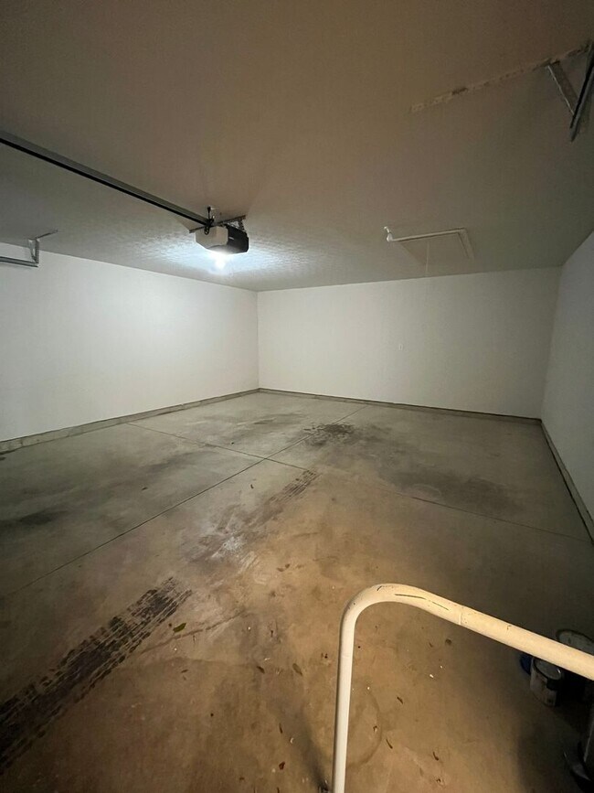 Building Photo - 2 Bedroom, 2 Bathroom Condo in The Woods a...