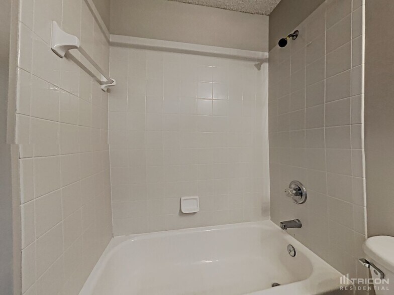Building Photo - 3134 Wavering Ln