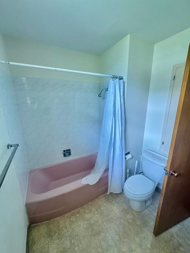 Building Photo - Mid-Mod Wheat Ridge Gem!