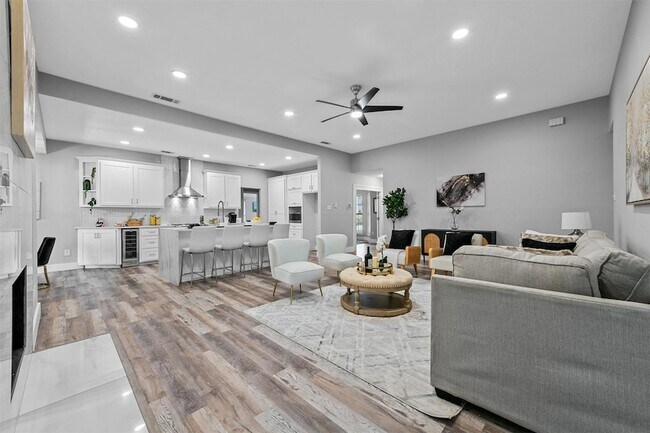 Building Photo - 303 Riva Ridge