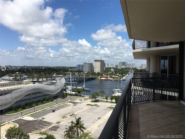 Building Photo - 100 S Birch Rd