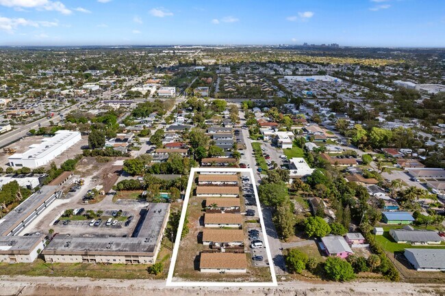 Building Photo - 3455 Hi St