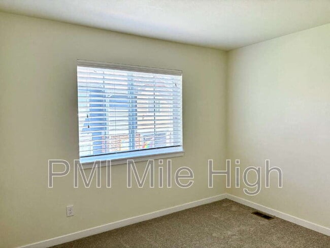 Building Photo - 12874 Jasmine St