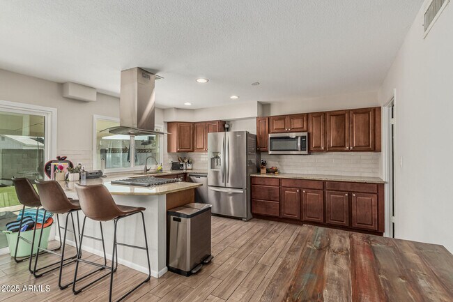 Building Photo - 3741 W Poinsettia Dr