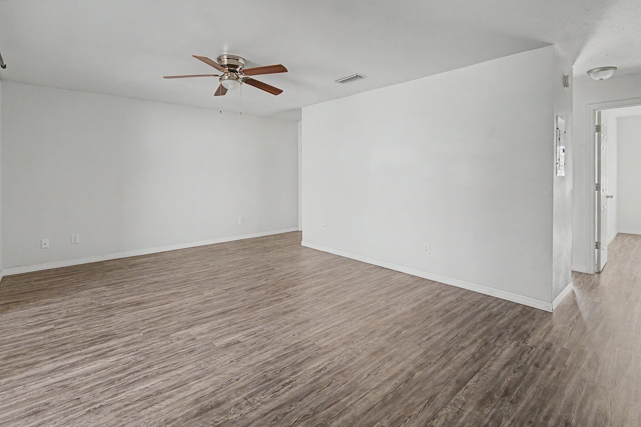 Building Photo - 7210 N Manhattan Ave