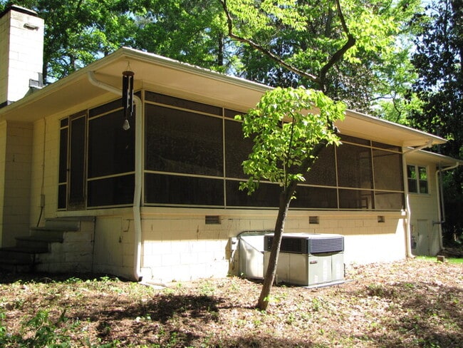 Building Photo - 2907 Elgin St