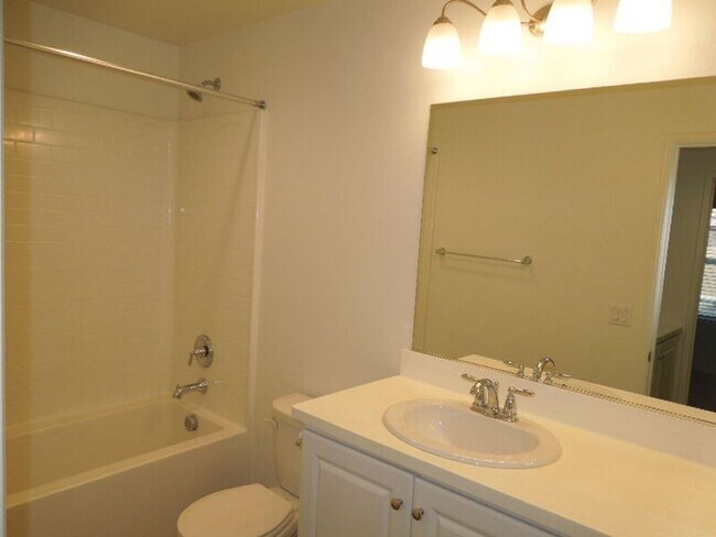 Building Photo - 42640 Indigo Pl