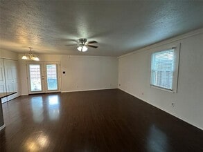 Building Photo - 910 Sunny Slope Dr