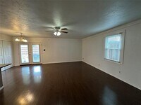 Building Photo - 910 Sunny Slope Dr