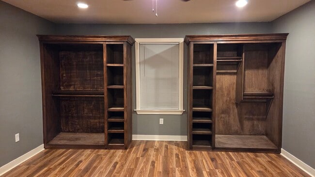 Building Photo - 6316 Victoria St