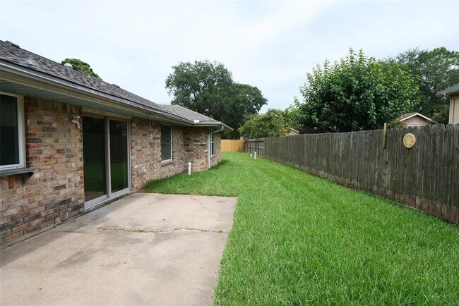 Building Photo - 15311 Mondrian Dr