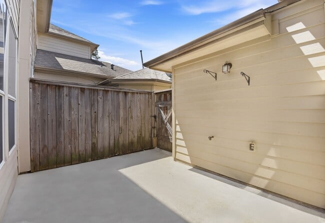 Building Photo - 16023 Powder Springs Ln