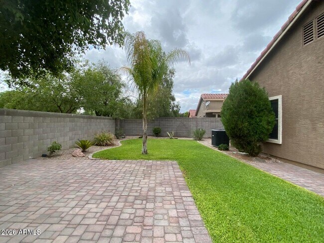 Building Photo - 1117 E Arabian Dr