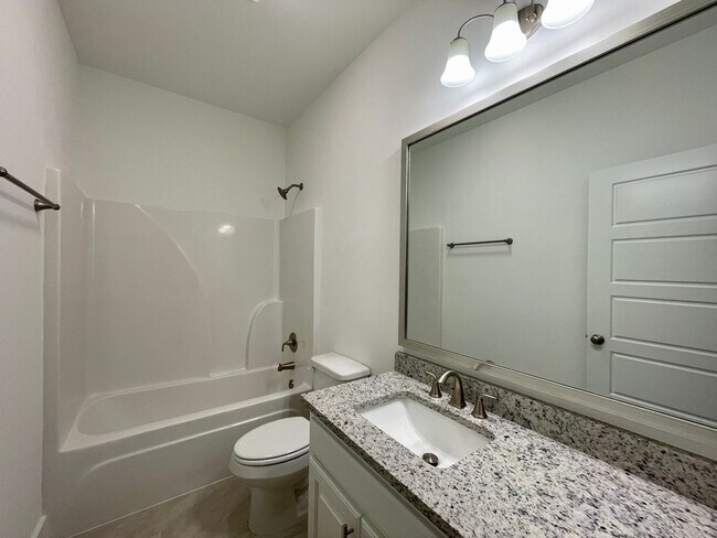 Building Photo - Must see home in River Hills Farm!