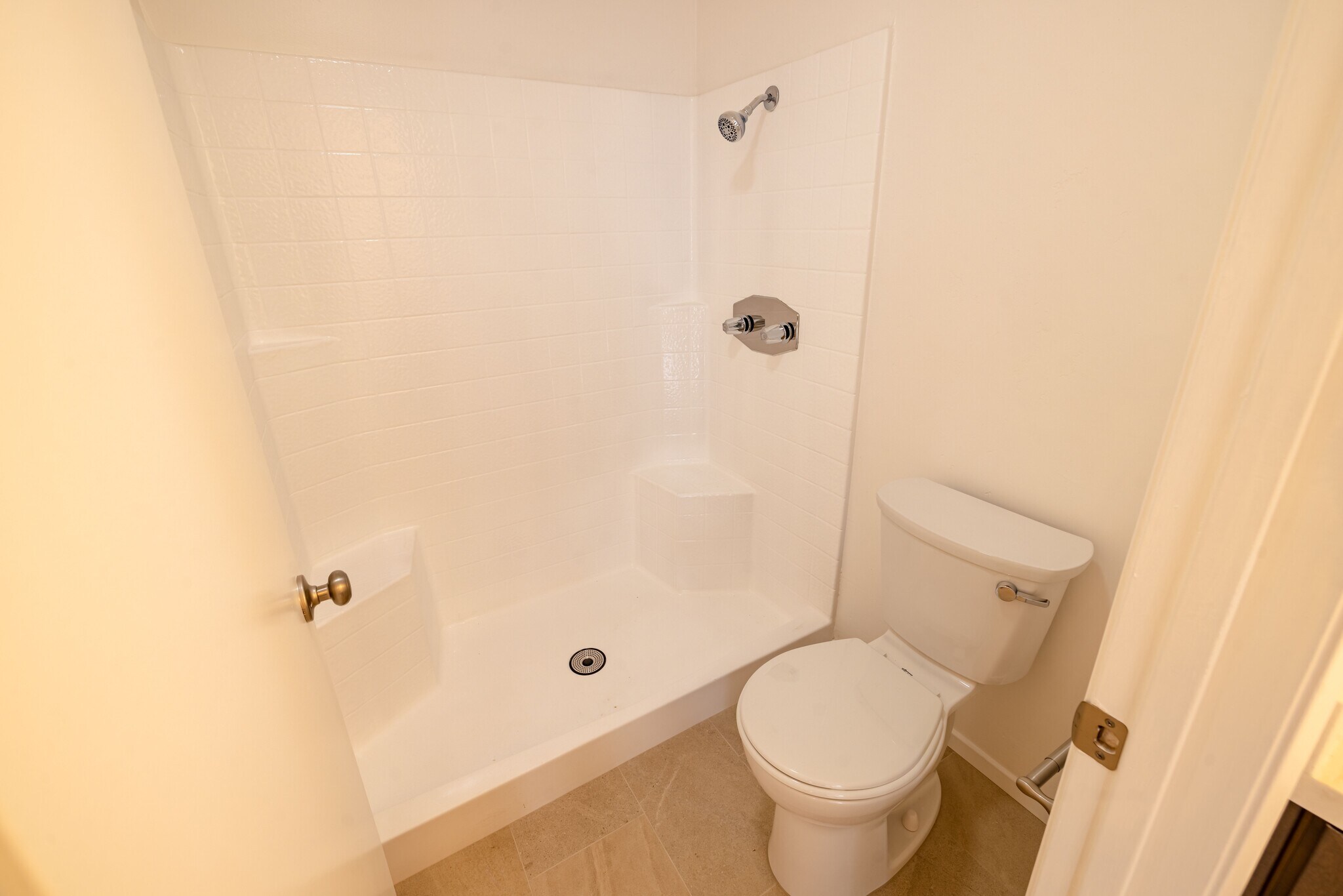 Building Photo - 852 Tamayo Dr