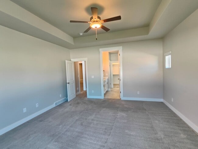 Building Photo - Spacious 6 Bed, 3.5 Bath Home in Clinton, UT