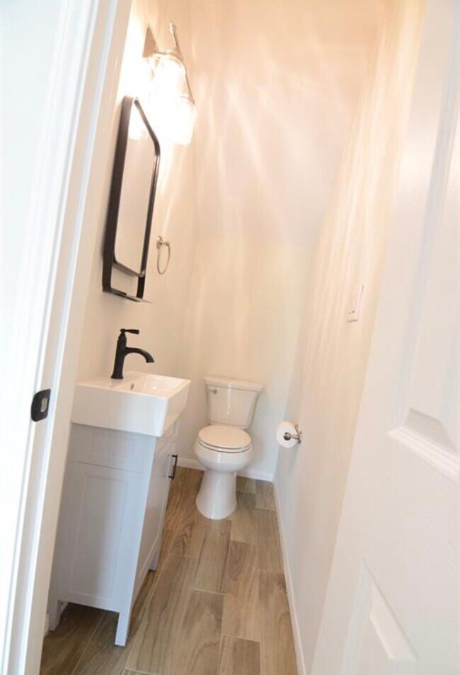 Building Photo - 2201 Naomi St