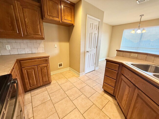 Building Photo - 8340 Stonebridge Way
