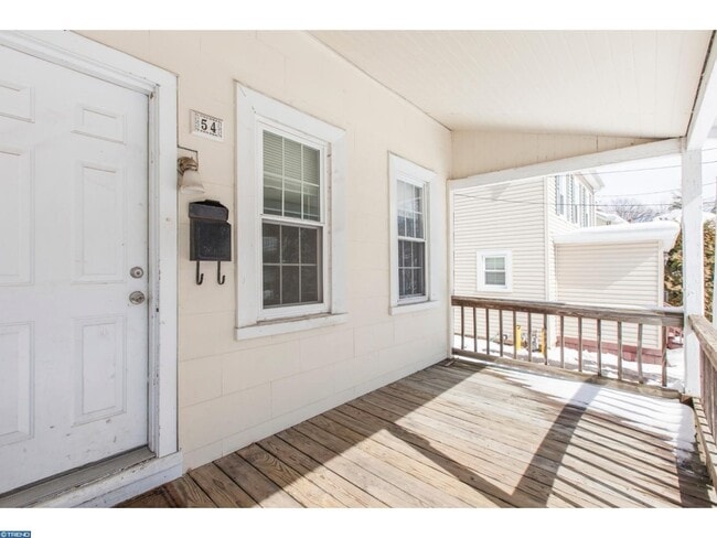 Building Photo - Beautifully Renovated 4 Bedroom, 1.5 Bath ...