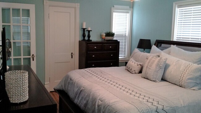 Building Photo - 840 S Knoxville Ave