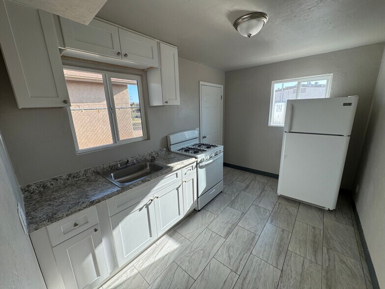 Building Photo - 309 W 44th St