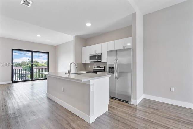 Building Photo - 444 E 16th St